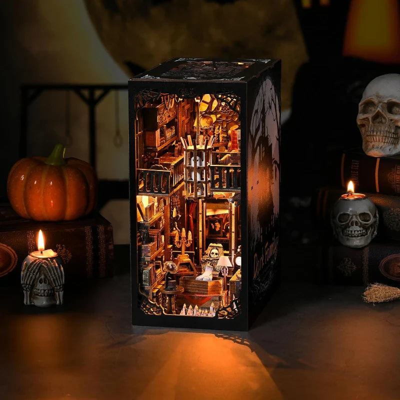 Dark Family book nook kit β detail view 4