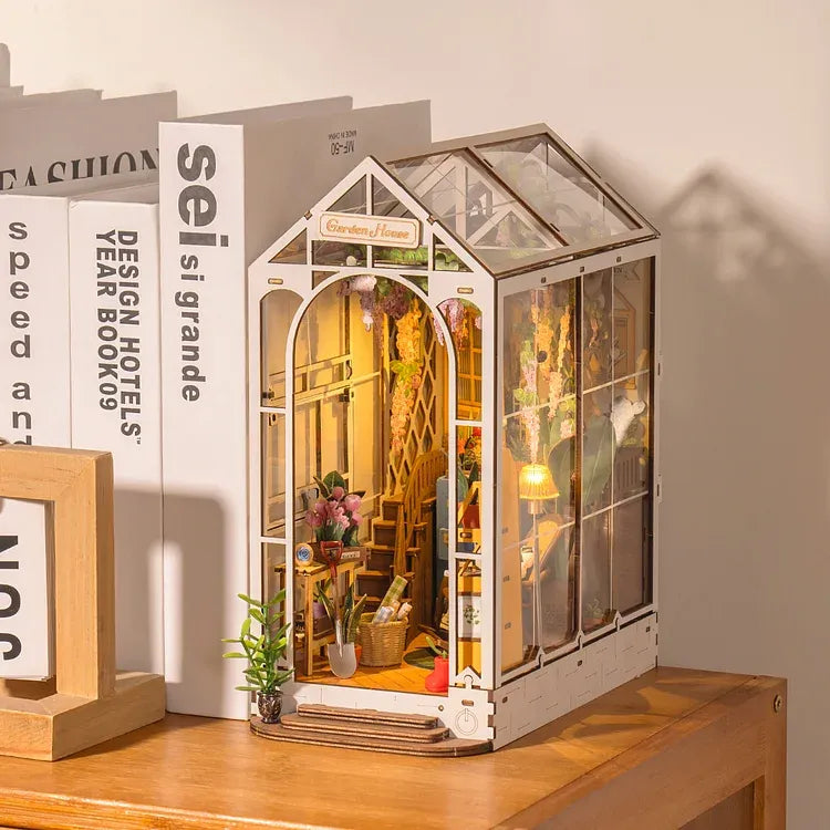 Maison de jardin des fêtes Book Nook Kit