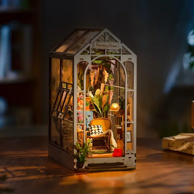 Maison de jardin des fêtes Book Nook Kit