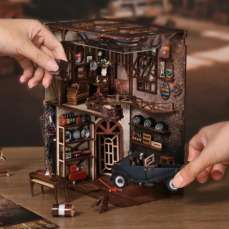 Craftsmanship Repair Shop | Book Nook-bouwpakket