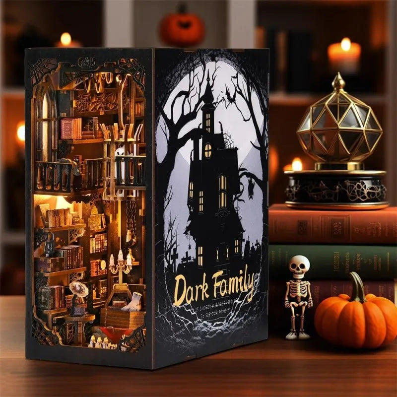 Dark Family | Book Nook-bouwpakket