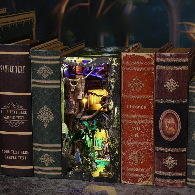 Down the Rabbit Hole Alice in Wonderland | Book Nook-bouwpakket