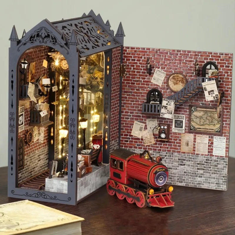 Fantasy Train Platform | Book Nook-bouwpakket