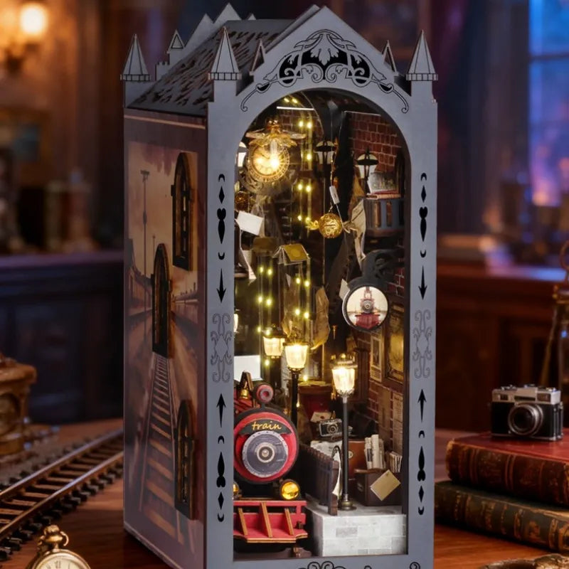 Fantasy Train Platform | Book Nook-bouwpakket