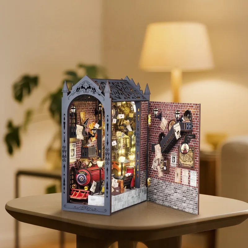 Fantasy Train Platform | Book Nook-bouwpakket