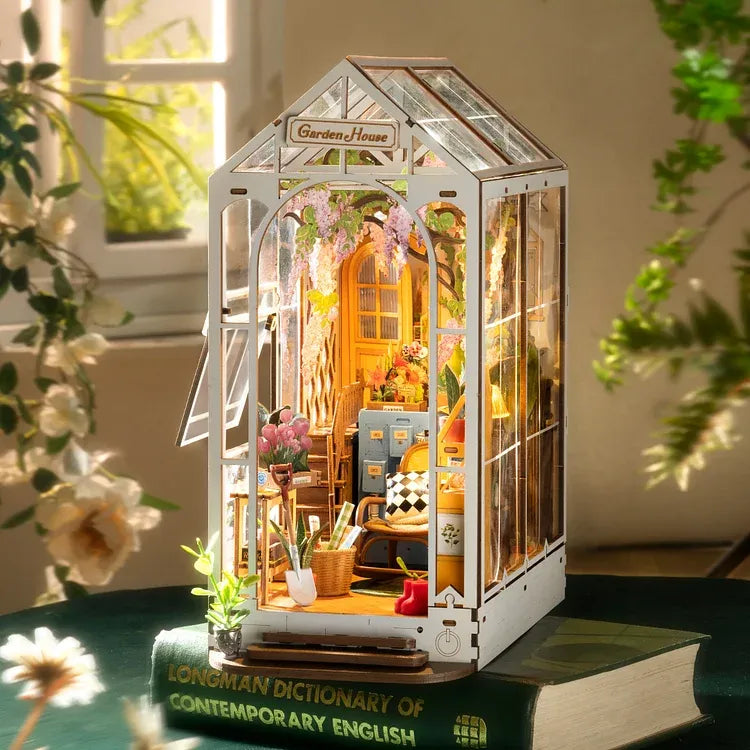 Maison de jardin des fêtes Book Nook Kit