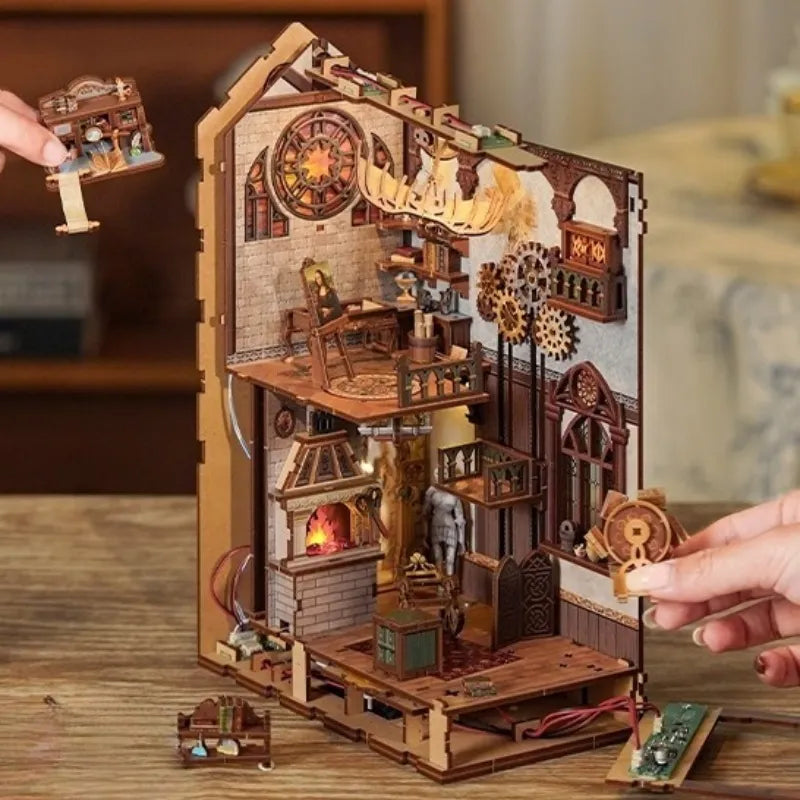 Leonardo Da Vinci Book Nook Kit – DIY Renaissance Study