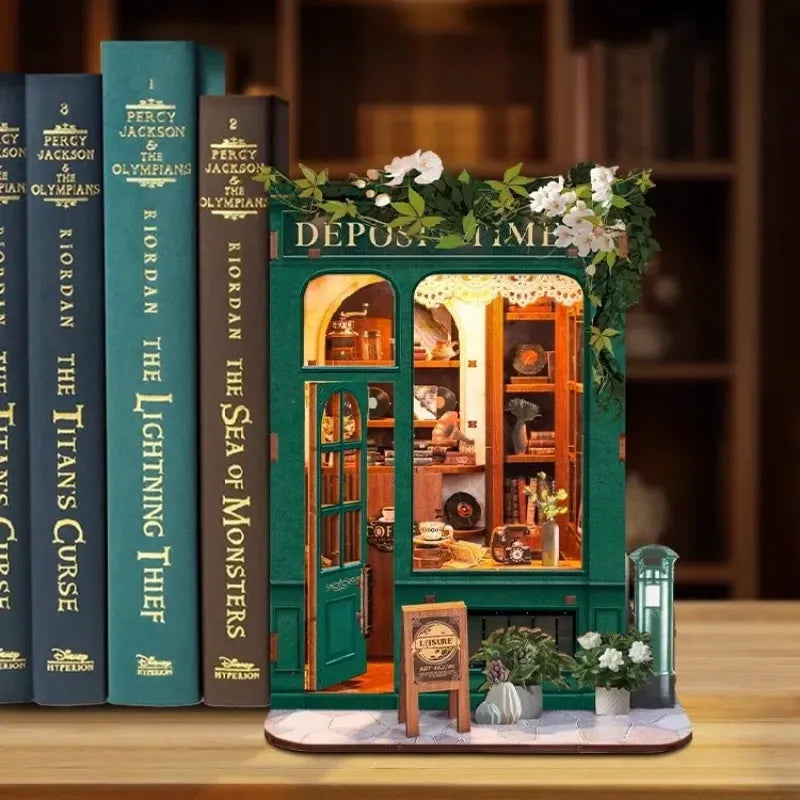 Moments In Time | Book Nook-bouwpakket