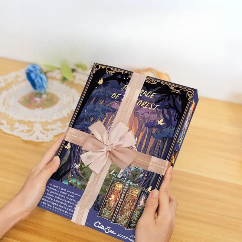 Kit Book Nook de la grâce de la forêt